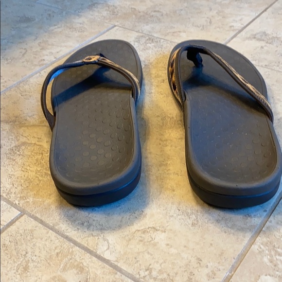 Vionic Flip Flops - Picture 3 of 9